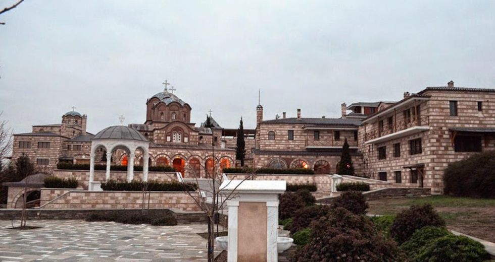 Θεός σχωρέσ’ τα τα δάνεια…